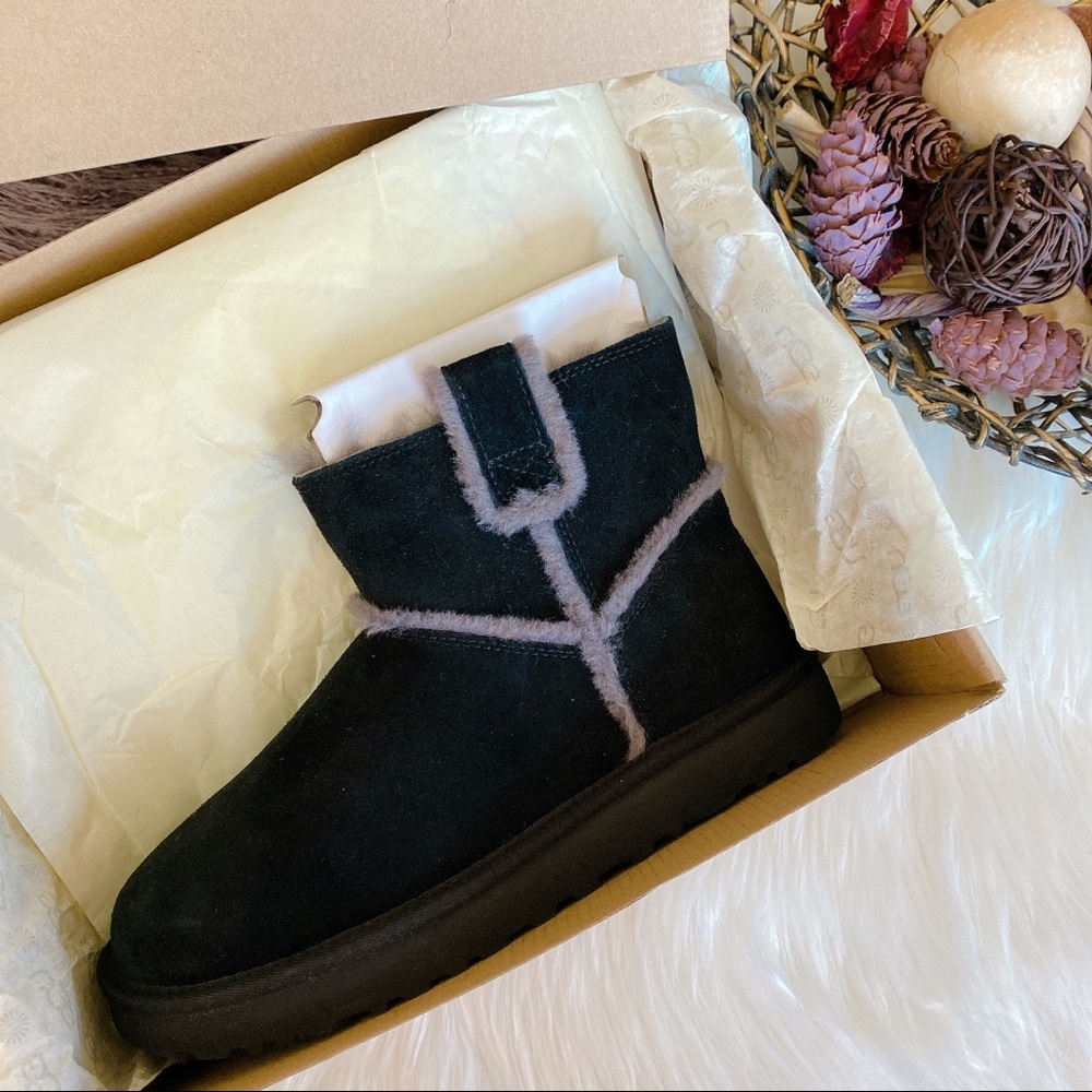 UGG CLASSIC MINI SPILL SEAM BOOT - Picture 4 of 7